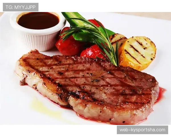 张志磊家的冰箱里塞满了牛排，训练完直接煎五块当宵夜